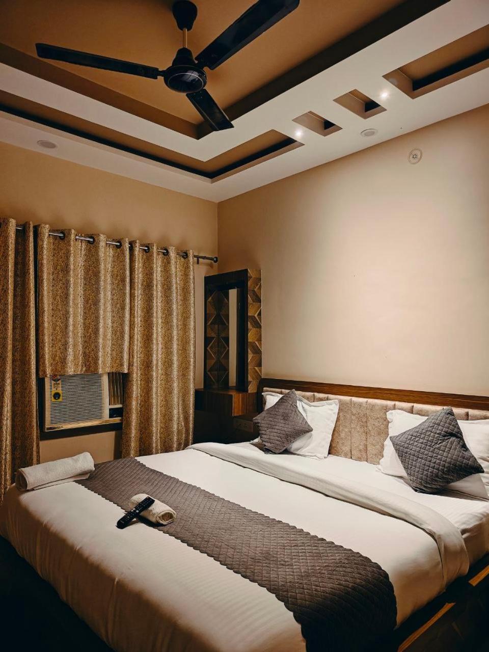 Hotel The Pushpraj Waranasi Zewnętrze zdjęcie
